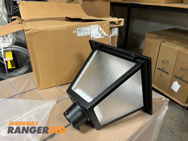 Lot 30-438 - (15) American Electric Lighting 285ET3 Post lights