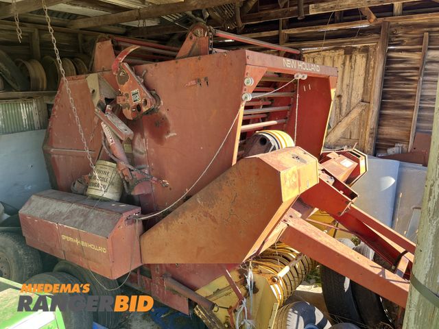 Lot 30-2042 - New Holland 847 Baler
