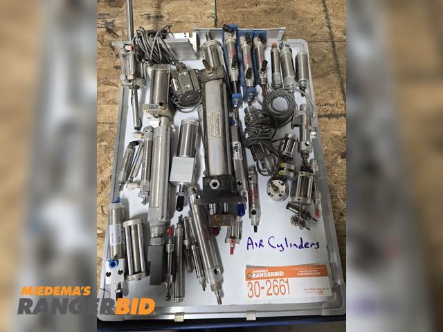 Lot 30-2661 - Air Cylinders