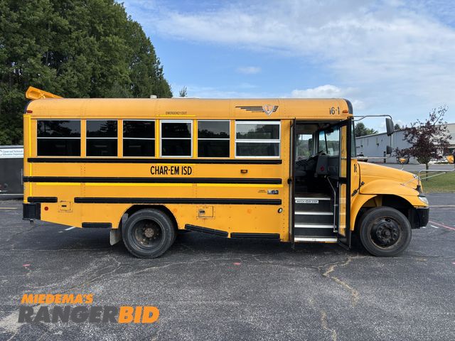 Lot 30-3216 - 2016 International CE School Bus