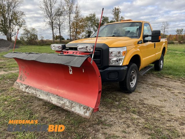 Lot 30-944 - 2014 Ford F-250 Regular Cab Plow Truck 4x4