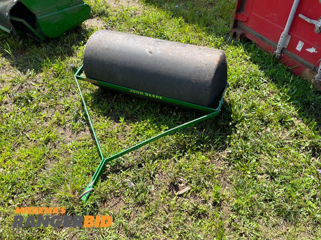Lot 30-3459 - John Deere Roller