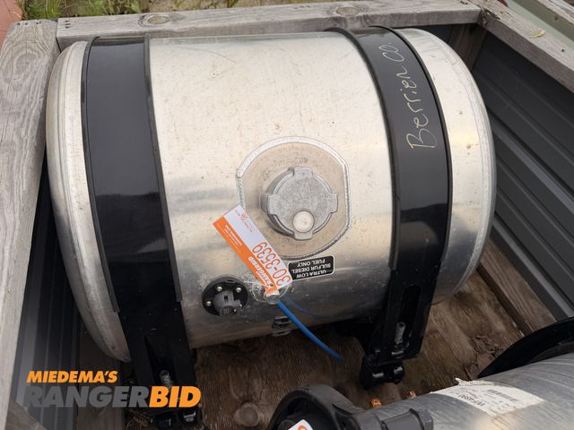 Lot 30-3539 - (1) DTNA 60 Gallon fuel tank with straps.  Came of Western Star