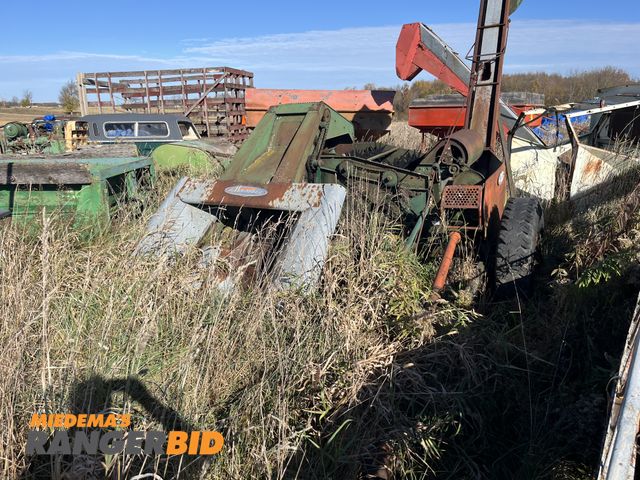 Lot 30-2017 - New Idea 2 row corn picker