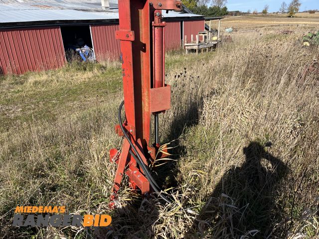 Lot 30-2022 - Hydraulic powered log splitter.