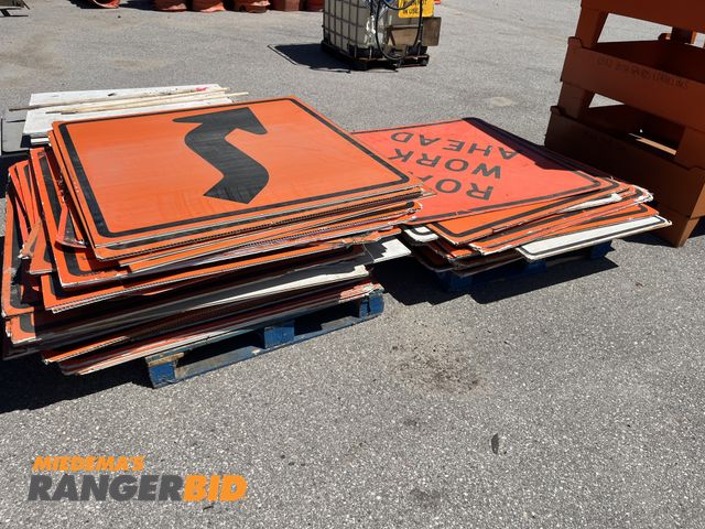 Lot 30-4361 - (2) Stacks of Road Construction Signs