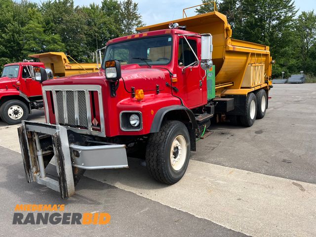 Lot 30-3337 - 2001 International 2674 6x4 with a 14.0L L6 DIESEL engine. Dump Truck