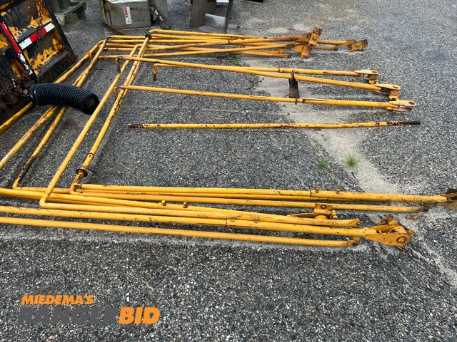 Lot 30-3581 - Truck tarp bars •	Municipality owned
•	Seller will load