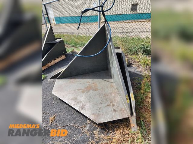 Lot 30-20 - Pneumatic Gaylord tipper, used