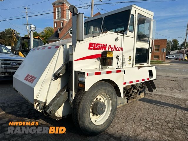 Lot 30-123987 - 2006 Eglin Pelican Street Sweeper