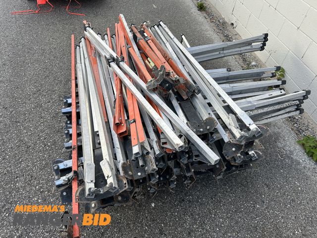 Lot 30-LCRC - ROAD SIGNS - 1 TRAFIX 36" &amp; 48" 13  WE HAVE BEEN TOLD IT IS A FULL SET OF LANE CLOSURE SIGNS AND BASES WITH 5...
