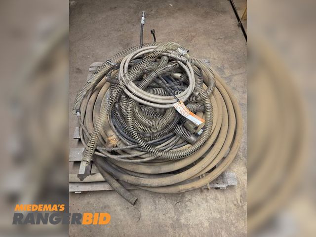 Lot 30-4803 - Hydraulic hoses and springs