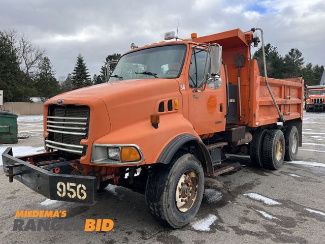 Lot 30-1933 - 2000 Sterling L9500 6x4 with a Cummins ISM L6 DIESEL Dump Truck