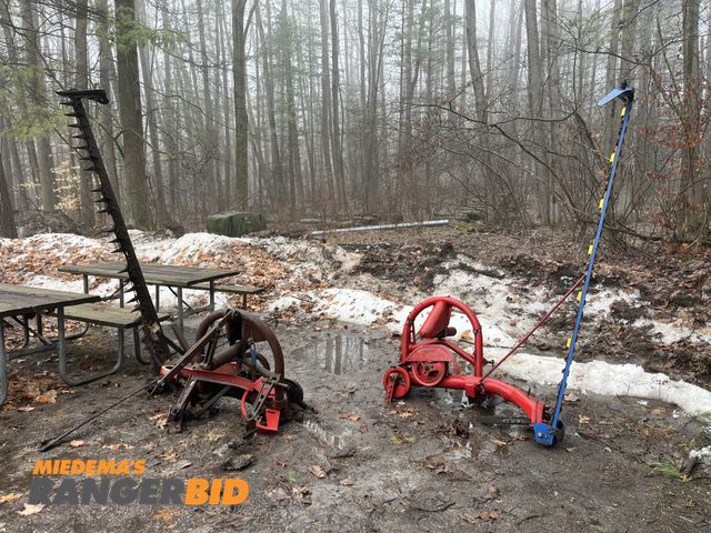 Lot 30-4419 - 2 Ford Sickle Bar Mowers 501-14-92 PTO Powered