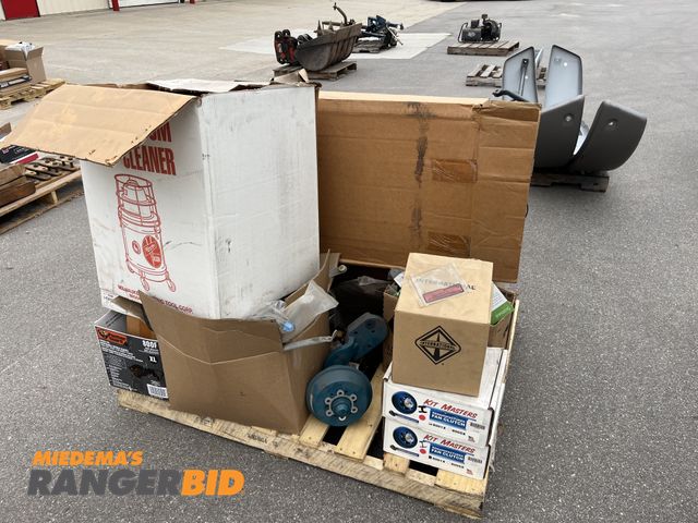 Lot 30-1711 - Pallet of miscellaneous truck parts and more.