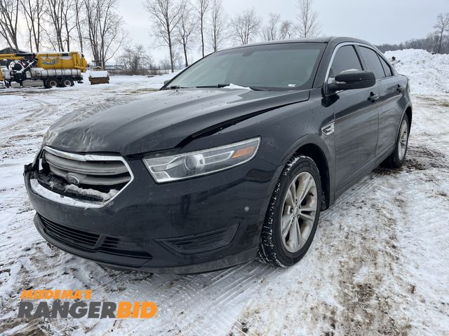Lot 30-4252 - 2016 Ford Taurus SE Sedan FWD