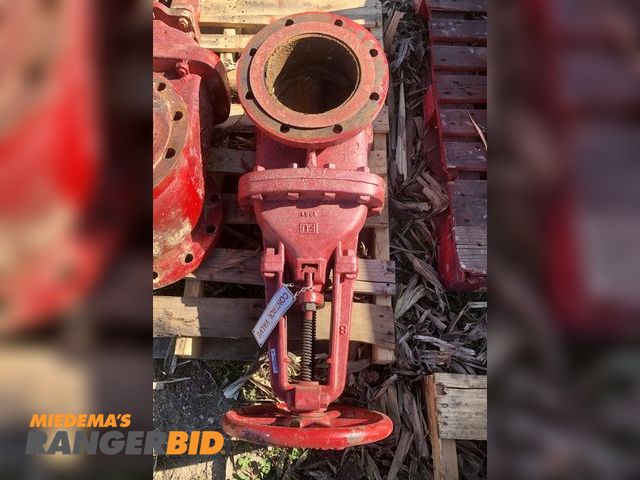 Lot 30-27B - 1 8" flanged water gate valve, stamped Fairbanks 175 W, FU - used, see photo's.  Does have a broken ...
