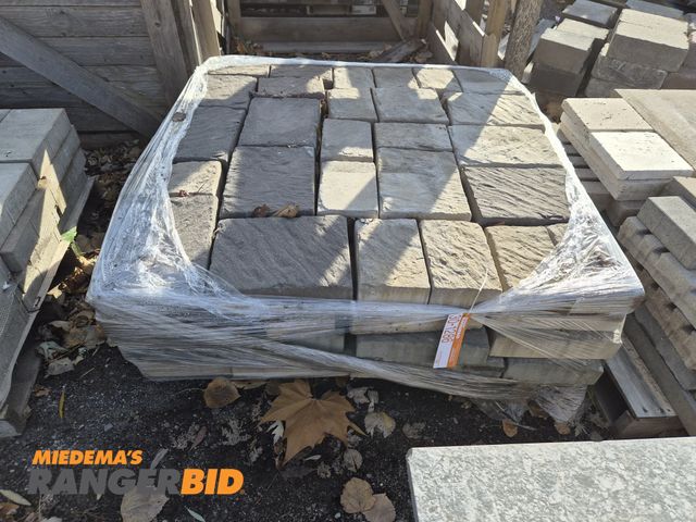 Lot 30-1286 - High Format New Mission Pavers, 75 sq. ft