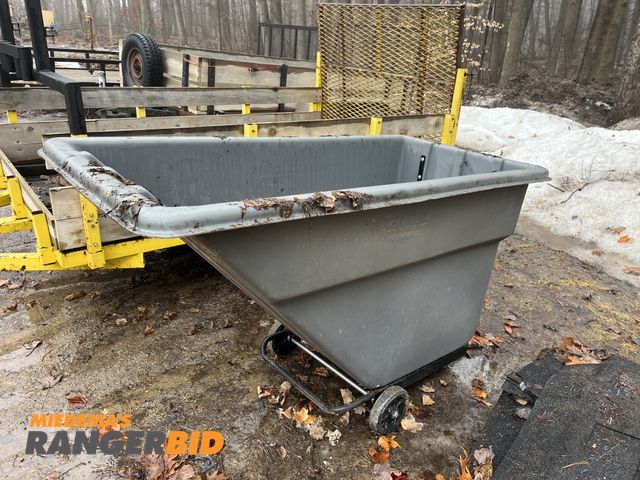 Lot 30-4422 - Plastic Dump Cart Plastic