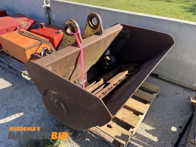 Lot 30-1838 - CF Ditching Bucket 59" wide