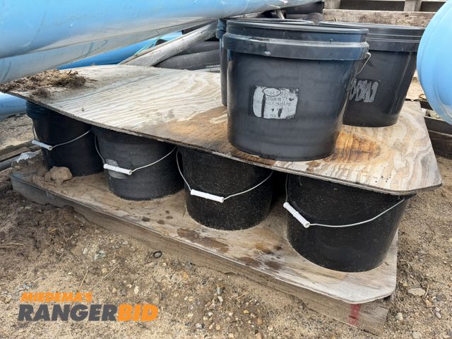 Lot 30-5844 - (15) buckets of new flange bolts.