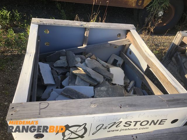 Lot 30-28P - 1 pallet, P, Stack stone / brick veneer, pallet approx 42"x42" x 10 high of new stack stone / brick ...