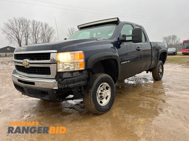 Lot 30-2767 - 2008 Chevrolet Silverado 2500HD with a 6.0L V8 OHV 16V engine. LT1 Extended Cab Pickup Truck 4x4
