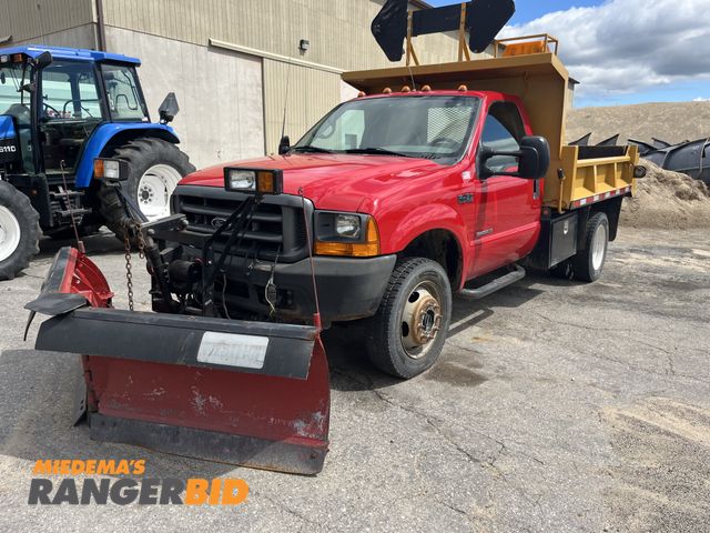 Lot 30-1728 - 2001 Ford F-450 Regular Cab Dump Bed Plow Truck 4x4
