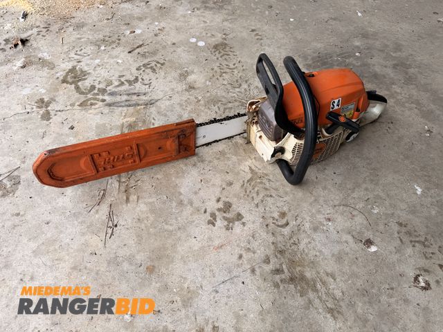 Lot 30-3270 - Stihl MS261 Chainsaw Gas Powered Recoil Start chainsaw