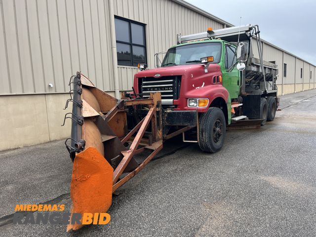 Lot 30-4840 - 2004 Sterling L9500 6x4 with CAT L6 DIESEL Dump Truck