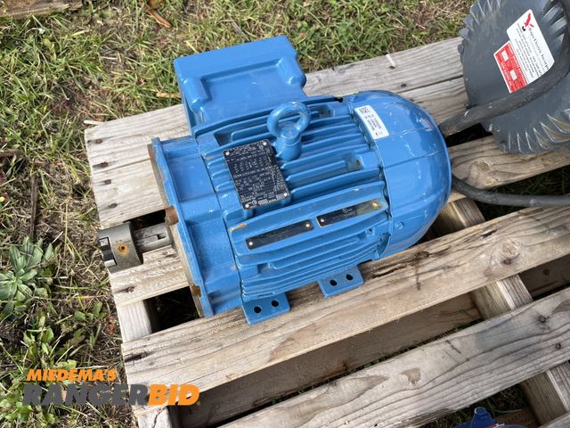 Lot 30-1129 - Weg 5hp Electric Motor