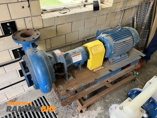 Lot 30-964 - Pump and motor Weg