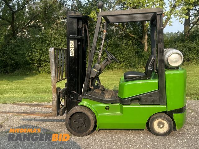 Lot 30-56734 - Clark CGC25 Forklift Runs and operates as it should