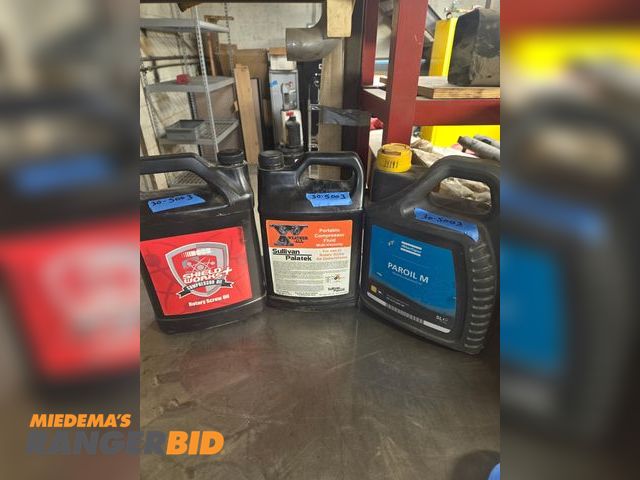 Lot 30-5003 - Atlas Copco, Sullivan, Boss, Roto, rotary compressor oil. Full containers