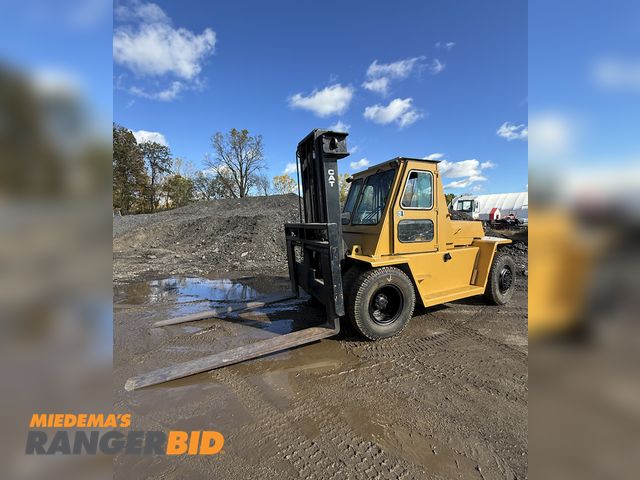 Lot 30-10751 - CAT V225B 22,500lb Capacity Forklift See Video for Operation