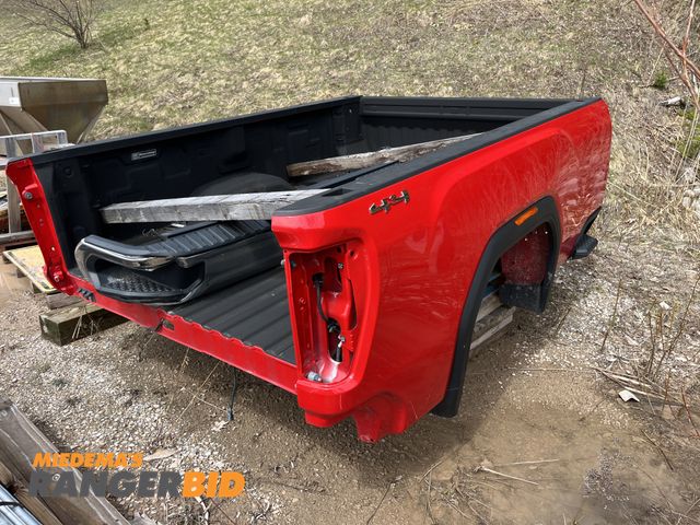 Lot 30-4821 - 2021 Chevrolet 2500 Truck Bed 8' and Bumper, No lights