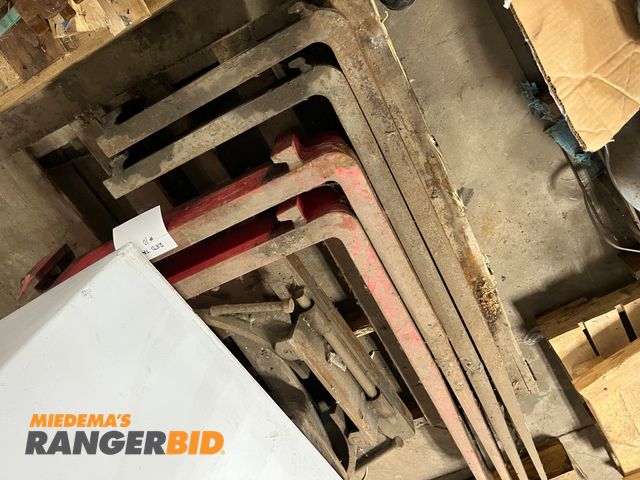 Lot 30-375 - 2 sets of Forklift forks and accessories