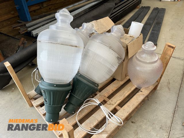 Lot 30-4148 - Lot of Lamp Ballasts and 18 covers appear to be LED