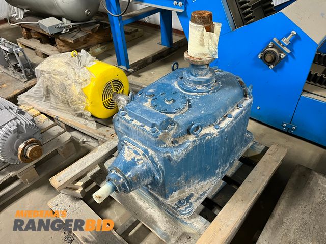 Lot 30-607 - Amarillo Gearbox GEARBOX,RIGHT ANGLE,MODEL 1110,double reduction 11:1