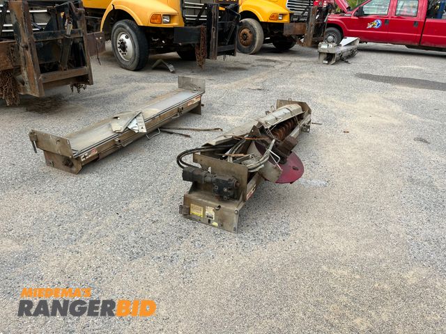 Lot 30-3574 - 3 Henderson Tailgate Sanders •	Seller will load
•	Municipality owned, regularly serviced, and well maintained.
•	Stainless Steel