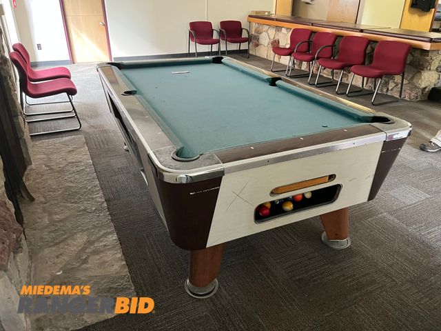 Lot 30-3477 - 6' Pool table with ball return. Comes with sticks and balls. Make and Model is unknown ***Buyer is responsible for removal***