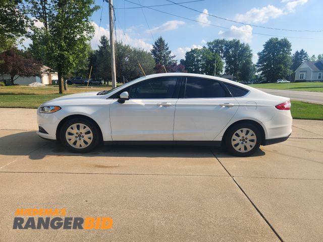 Lot 30-1265 - 2014 Ford Fusion Sedan FWD