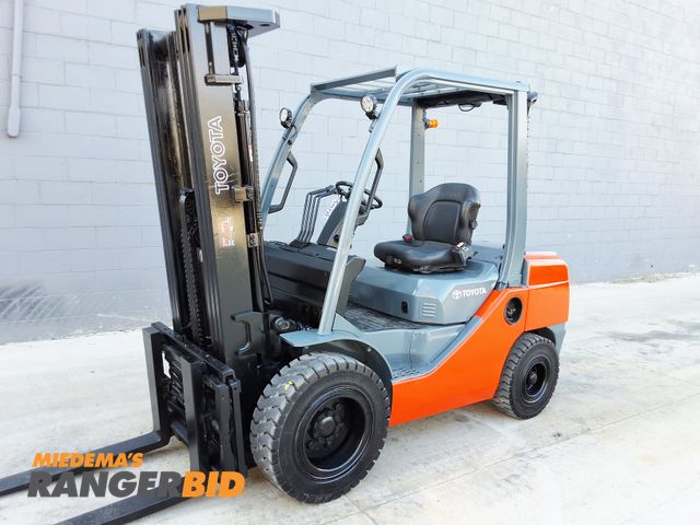 Lot 30-215 - 2016 Toyota 6,000lbs Capacity Diesel Pneumatic Forklift  - See Video for Operation, With Forkpositio...