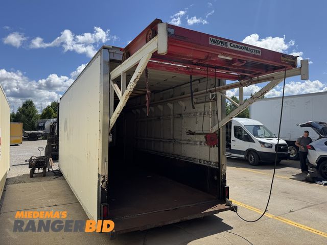 Lot 30-20616 - (1) Supreme Corp 24' Box Van Body with Wayne Cargo Master Crane and Rail 24' Box van body with Wayne...