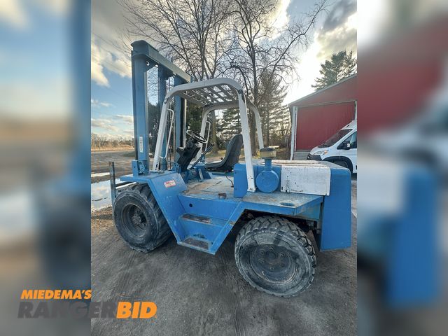 Lot 30-10338 - CAT R50 Forklift CATERPILLAR Rough Terrain 5000lb Capacity Forklift, Runs and Operates.