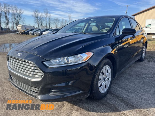 Lot 30-4301 - 2014 Ford Fusion Sedan FWD