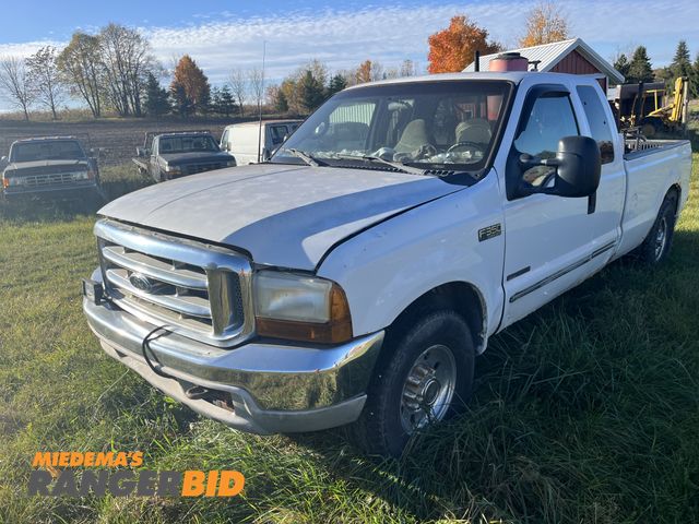 Lot 30-2047 - 1999 Ford F-350 Extended Cab Pickup Truck RWD