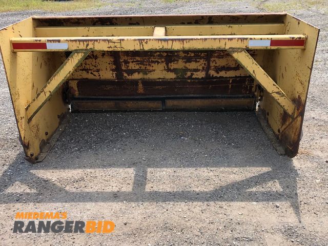 Lot 30-24-D - 1 Snow push box Wheel / skid Snow push box Push box