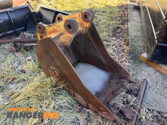 Lot 30-4949 - 24" Backhoe Bucket .