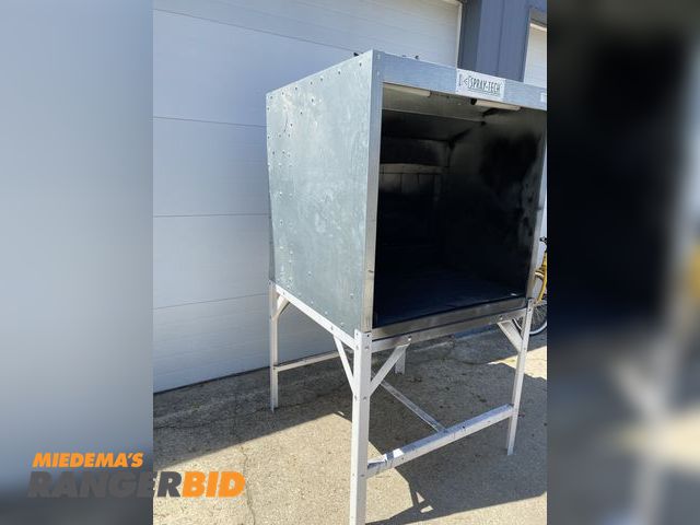 Lot 30-212MV - Spray Tech Paint Booth. 38x27x36" Opening, 115V table-top paint booth with Stand.

The seller will a...